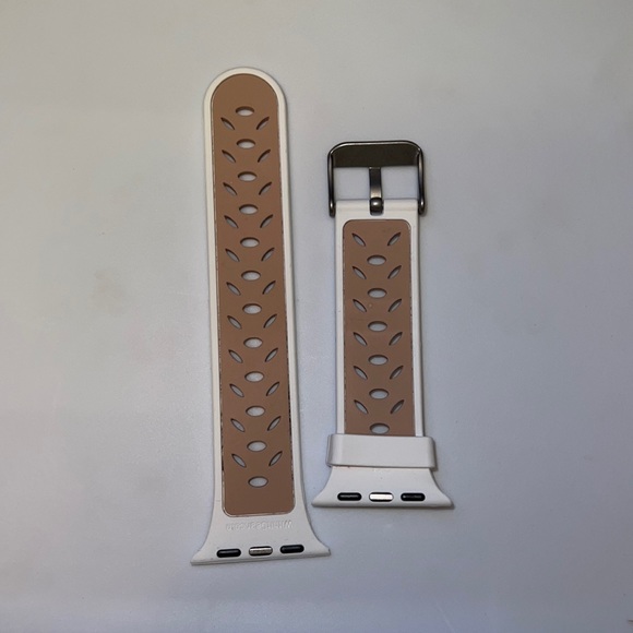 Silicone Apple Watch Band - Picture 4 of 4